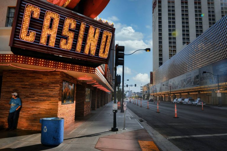 Land-Based vs. Online Casinos